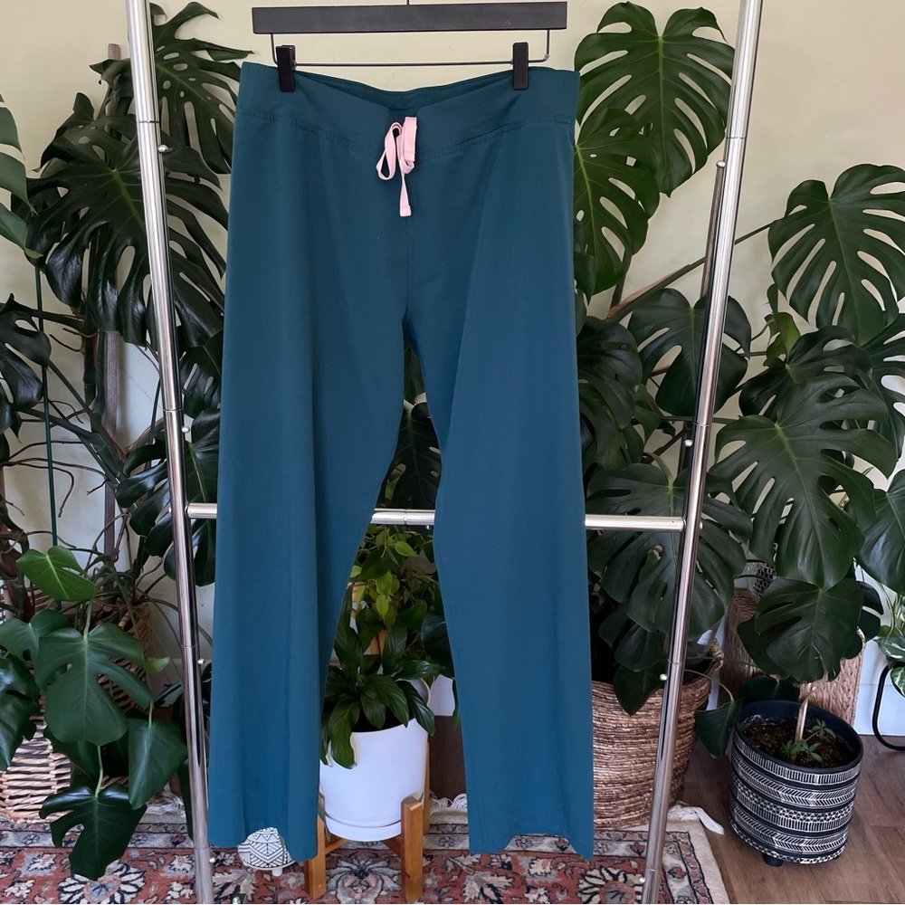 Figs Caribbean Scrub Pants with Pink Drawstring L